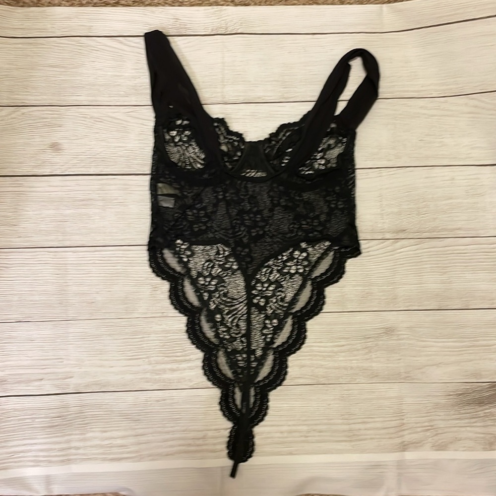 EUC 90’s Vintage Victorias Secretary gold tag black lace and mesh thong teddy‌‌ - Picture 4 of 5